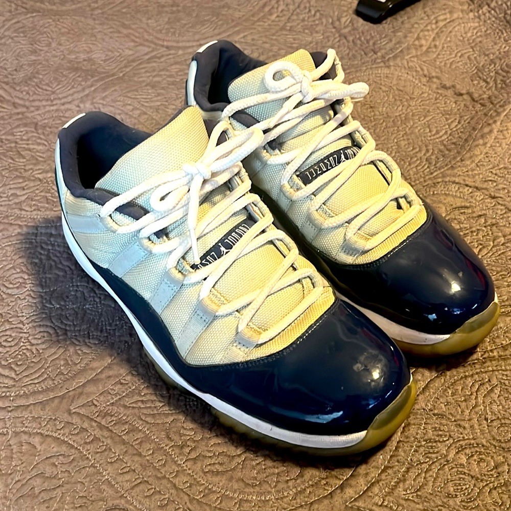 Jordan 11 Georgetown low top